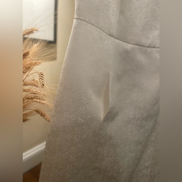 Jones Wear White Dress - Floral Patterned Fabric - Picture 10 of 13